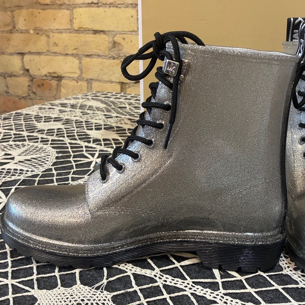 Michael Kors metallic silver lace-up Tavie rainbootie - Picture 4 of 8